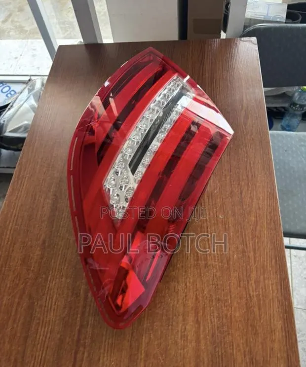 2011-2014 Mercedes-Benz C-Class Taillight · Photo 1
