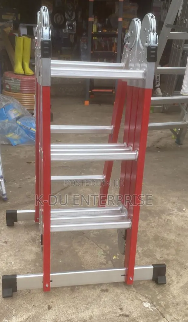 Multipurpose Fiberglass Ladder 4x3 · Photo 1