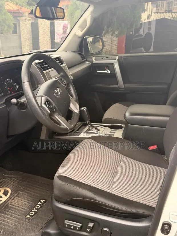 Toyota 4-Runner SR5 2021 White · Photo 1