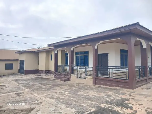 5bdrm House in Tech Deduako Knust, Kumasi Metropolitan for rent · Photo 1