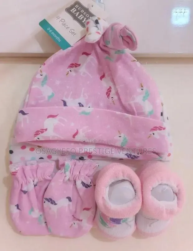 Hudson Baby 4set Hat,Sock Mittens · Photo 1