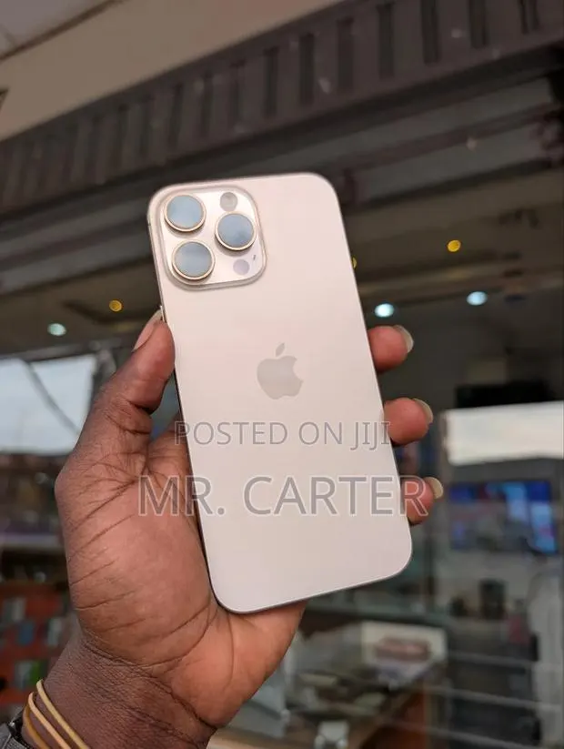 New Apple iPhone 16 Pro Max 256 GB Gold · Photo 1