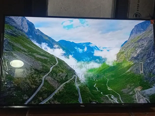 TCL 32” Hd Smart Qled Tv With Smooth Streaming Experience · Photo 1
