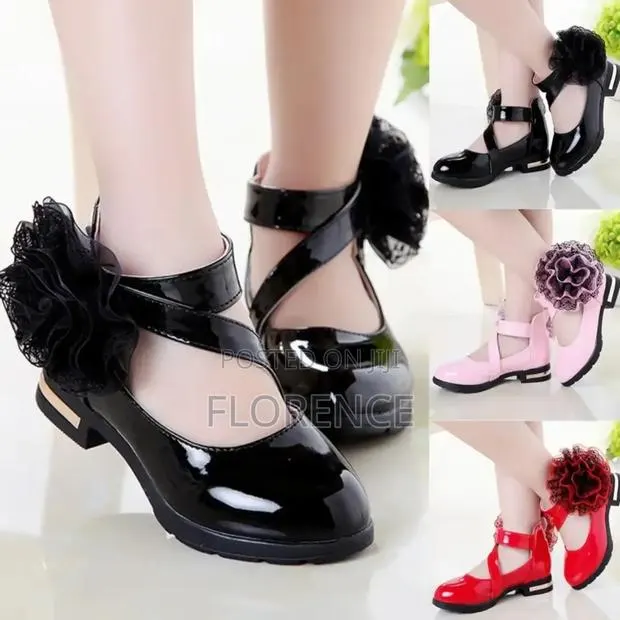 Girl's Shoes · Photo 1