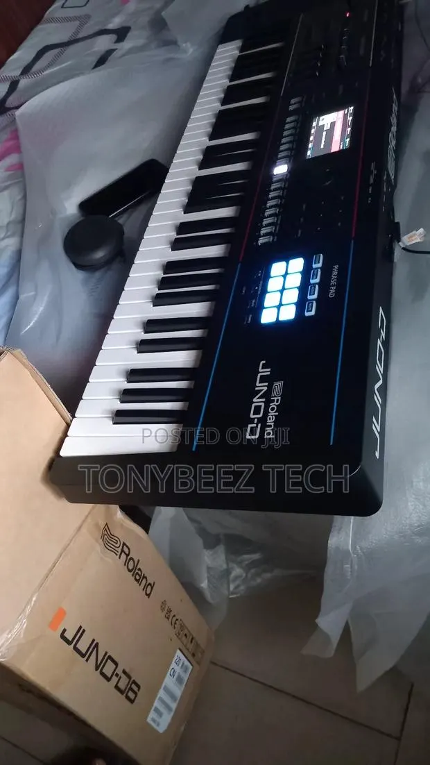 Roland Juno D6 · Photo 1