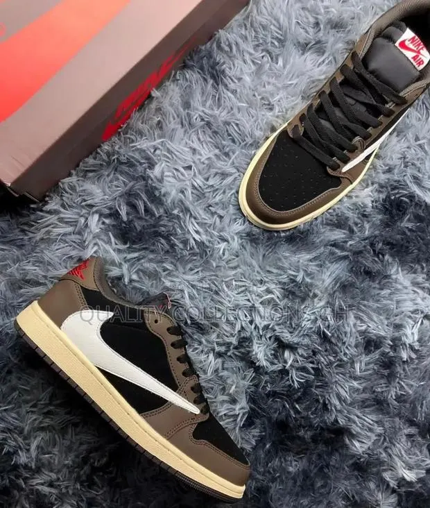 Jordan 1 Low Travis Scott · Photo 1