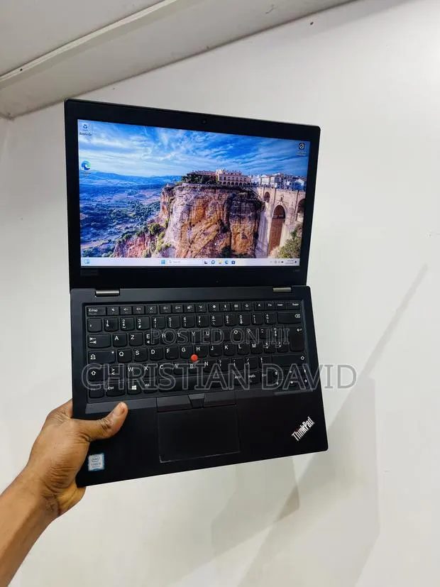 Laptop Lenovo ThinkPad L380 8GB Intel Core i3 SSD 256GB · Photo 1