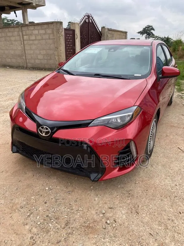 Toyota Corolla 2017 Red · Photo 1