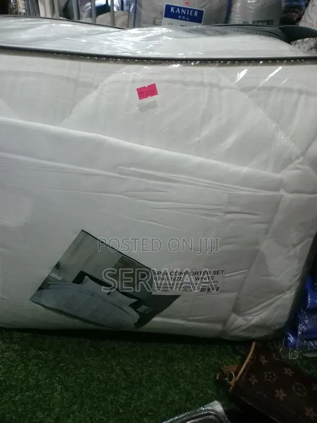 6 PCS King-Size White Comforter Set · Photo 1