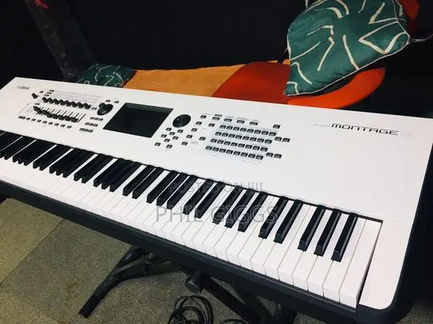 Yamaha Montage 8 White Colour · Photo 1