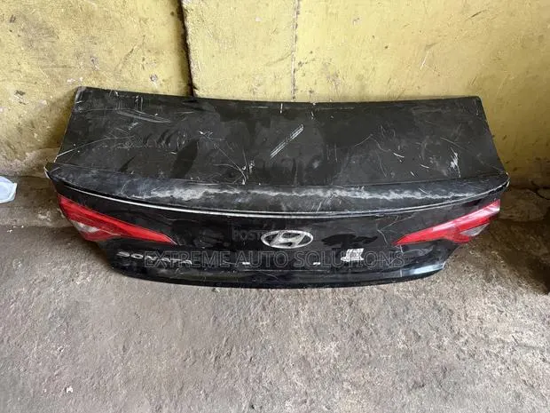 15-17 Hyundai Sonata Trunk Deck Lid W/ Camera, Spoiler · Photo 1