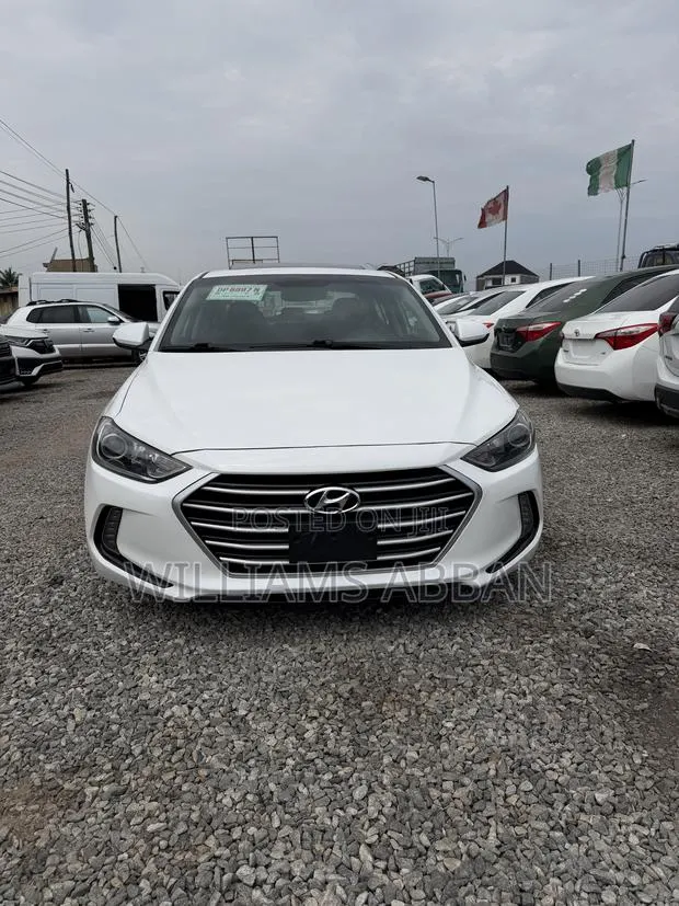 Hyundai Elantra Sport Sedan FWD (1.6L 4cyl 6M) 2017 Pearl