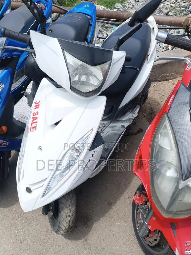 Yamaha 2020 White · Photo 1
