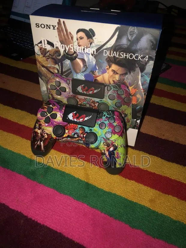 PLAY STATION 4 Controllers · Photo 1