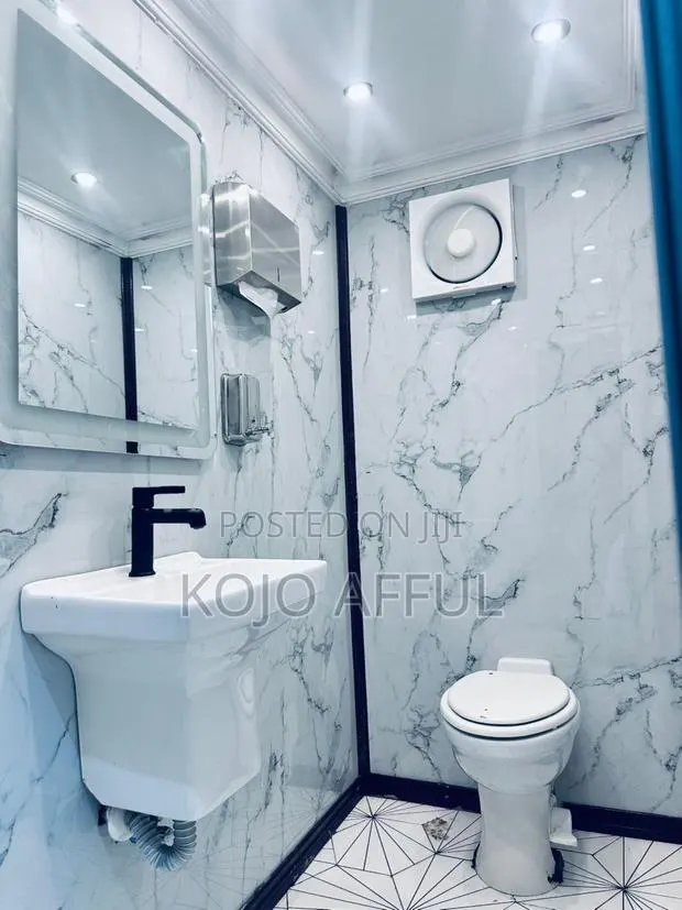 Luxury Restroom · Photo 1