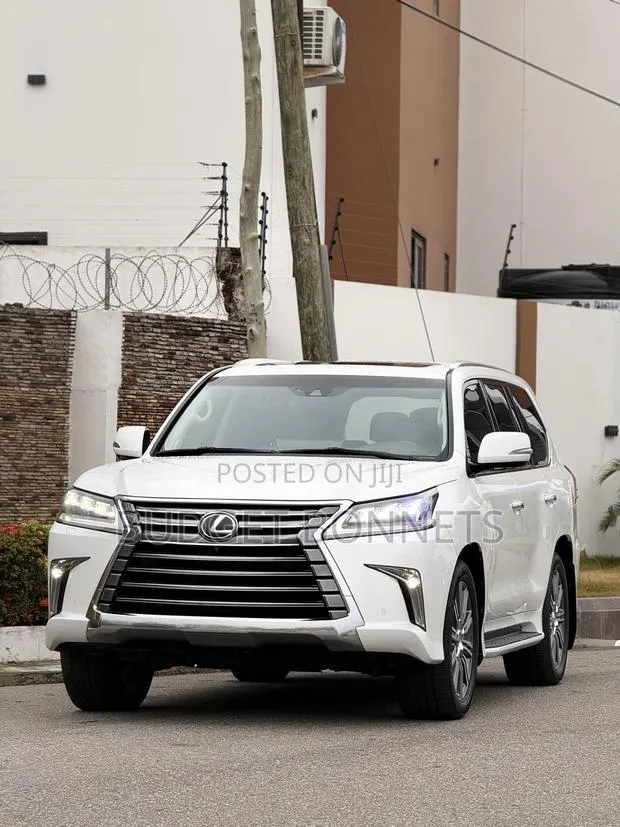 Lexus LX 570 AWD 2017 White · Photo 1