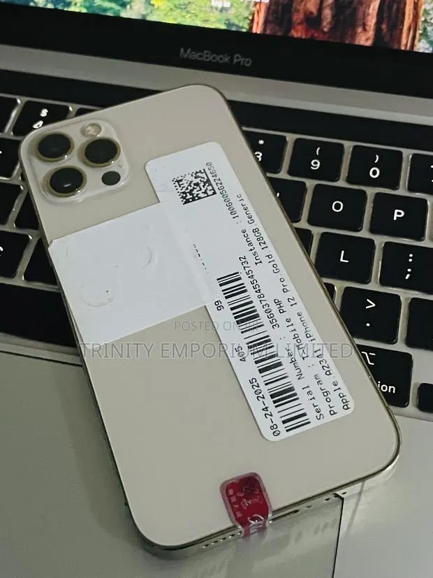 Apple iPhone 12 Pro 128 GB Gold · Photo 1