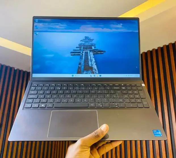 Laptop Dell Vostro 5481 16GB Intel Core i5 SSD 256GB · Photo 1