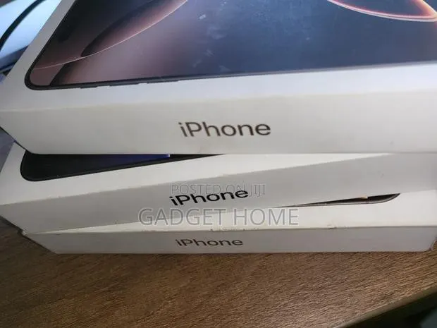 New Apple iPhone 16 Pro Max 256 GB Black · Photo 1