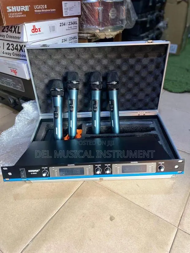 Shure U-4400 Microphone · Photo 1