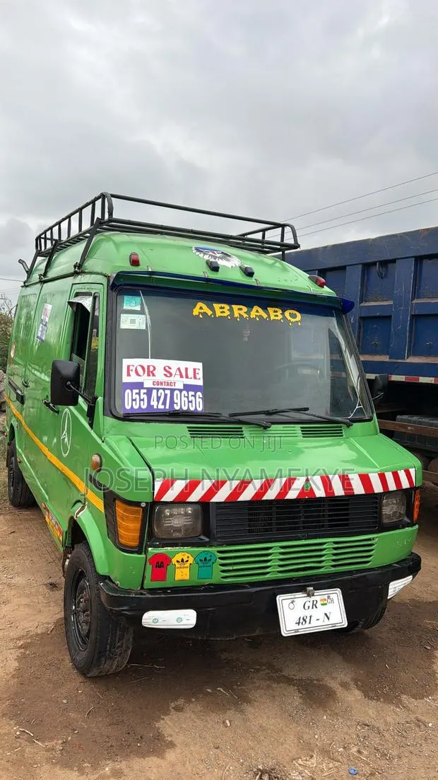 Mercedes-Benz Sprinter 1988 Green · Photo 1