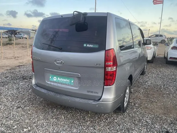 Hyundai Starex 2016 Grey · Photo 1