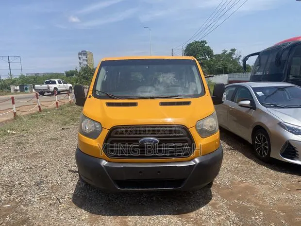 Ford Transit 2017 Yellow · Photo 1
