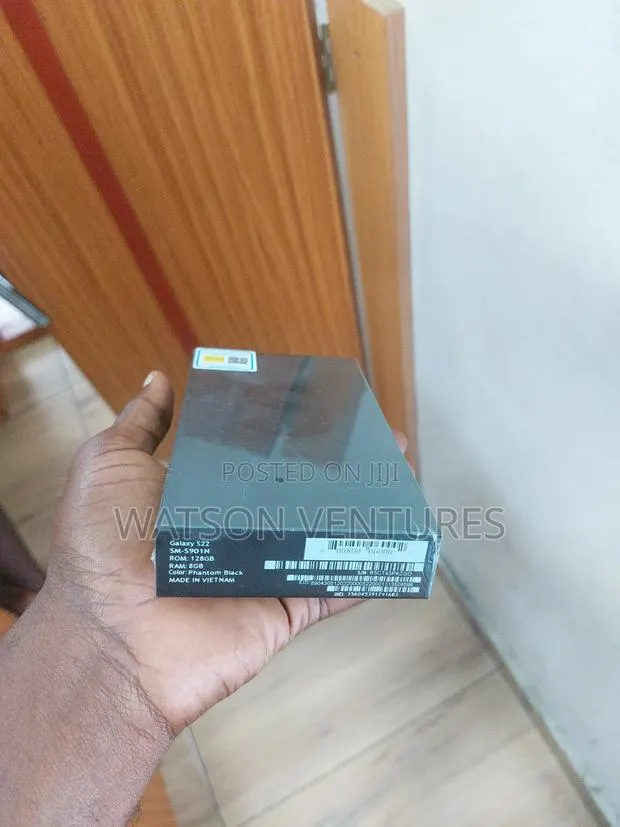 New Samsung Galaxy S22 5G 128 GB Black · Photo 1