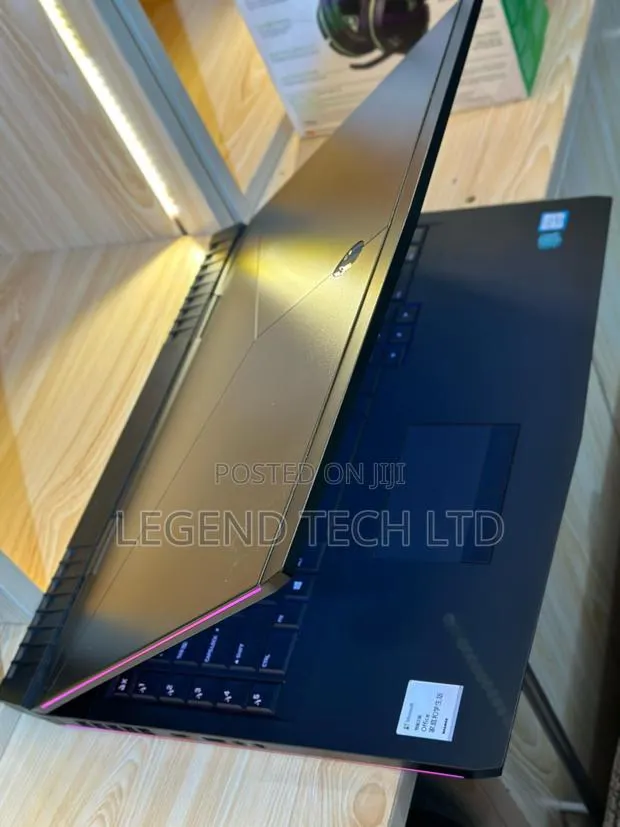Laptop Dell Allenware M15 R5 16GB Intel Core i7 HDD+SSD 256GB · Photo 1