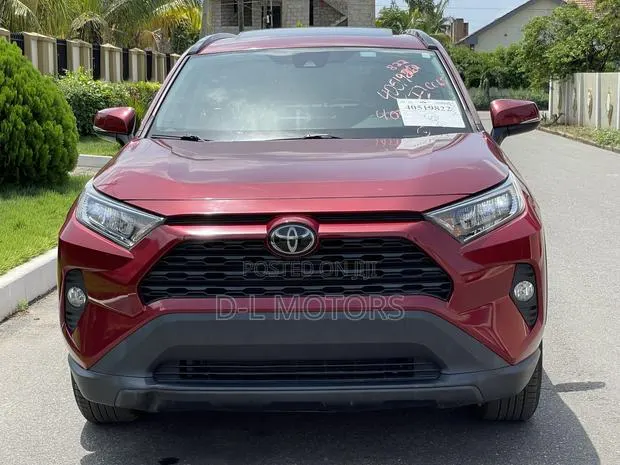 Toyota RAV4 XLE 2021 Red