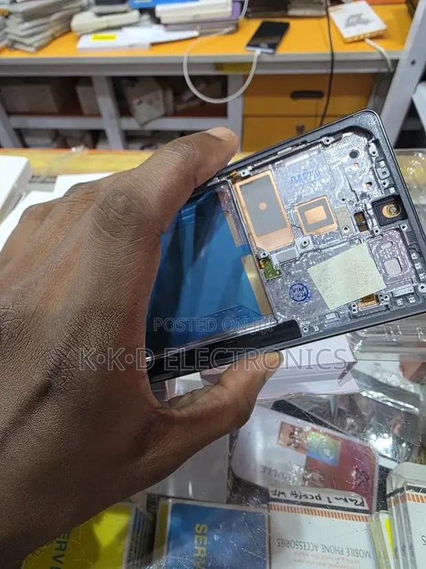Galaxy S25 Ultra Original Display Replacement · Photo 1