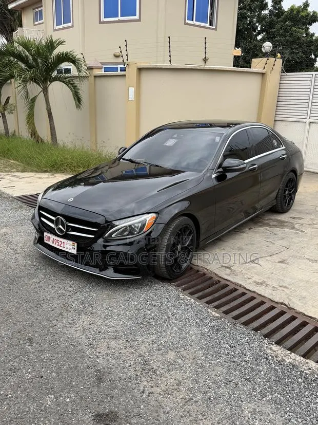 Mercedes-Benz C300 Luxury Sedan RWD (2.0L 4cyl 7A) 2016 Black · Photo 1