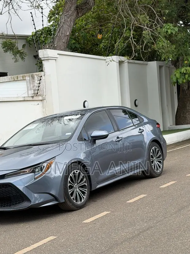 Toyota Corolla LE 2021 Gray · Photo 1