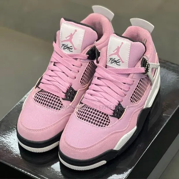 Air Jordan 4 · Photo 1