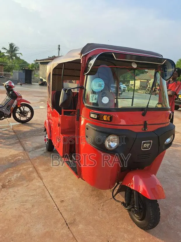Bajaj RE 2024 Red · Photo 1