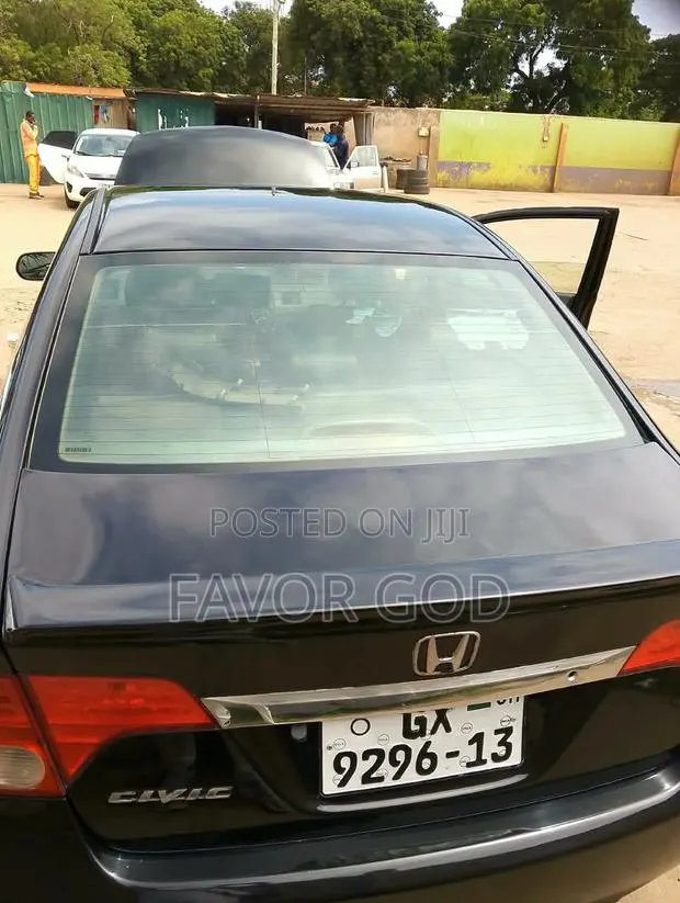 Honda Civic 1.8 3 Door Automatic 2010 Black · Photo 1
