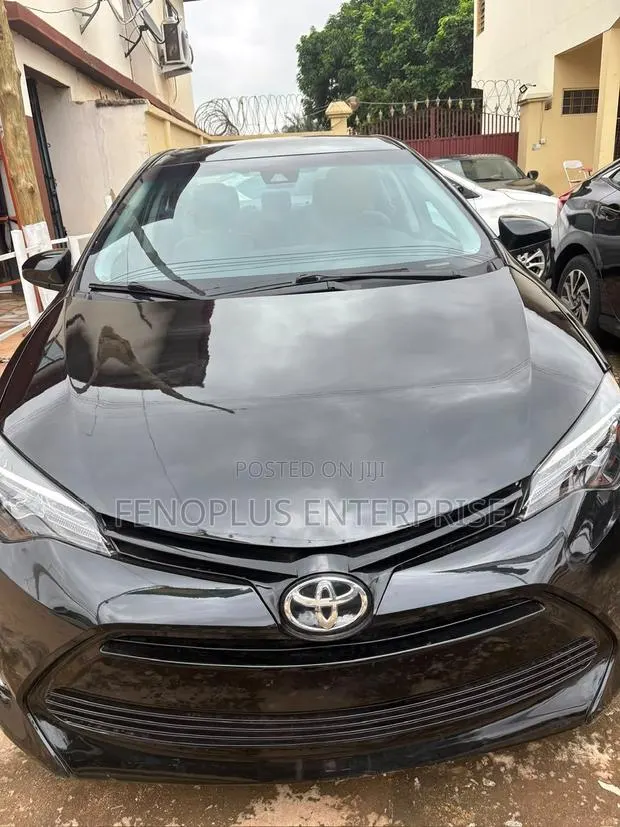 Toyota Corolla 2017 Black · Photo 1