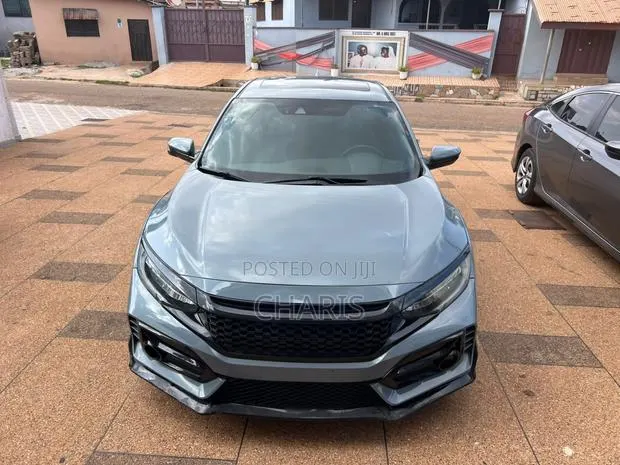 Honda Civic Sport Touring Hatchback 2018 · Photo 1