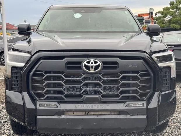Toyota Tundra SR5 2022 Black · Photo 1