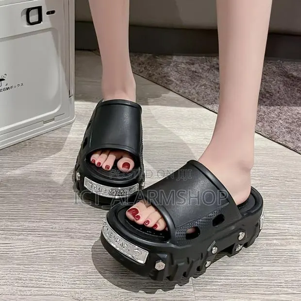 Black Thick-Soled Metallic Outer Wear Half-Drag · Photo 1