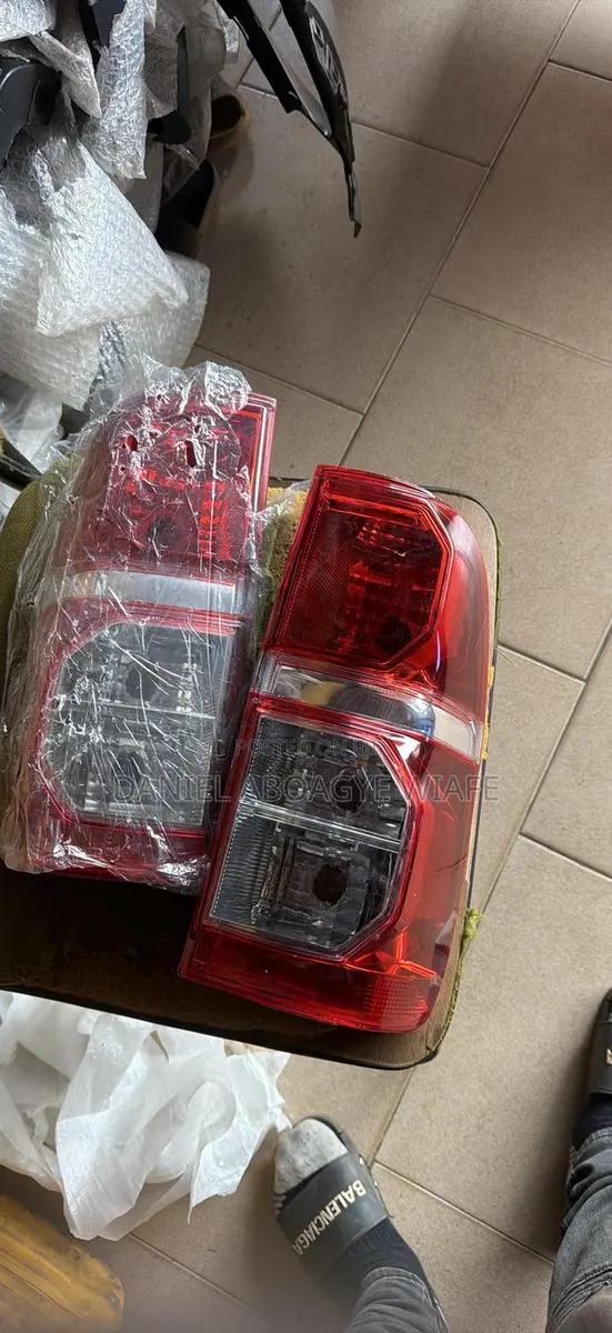 Hilux Vigo 2012 Taillights · Photo 1