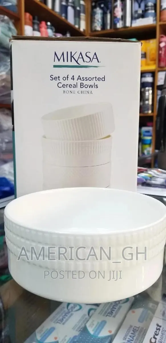 MIKASA Cereal Bowls and Dinner Plates(Set of 4) · Photo 1