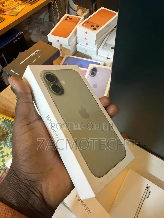 New Apple iPhone 17 256 GB Green · Photo 1