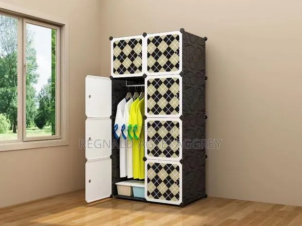 8 Cube Plastic Wardrobe · Photo 1