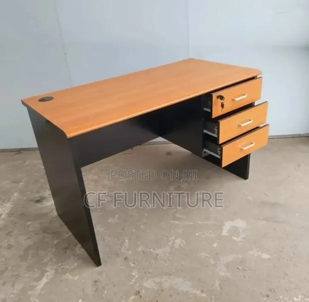 Professional 1.4m Office Desk · Photo 1