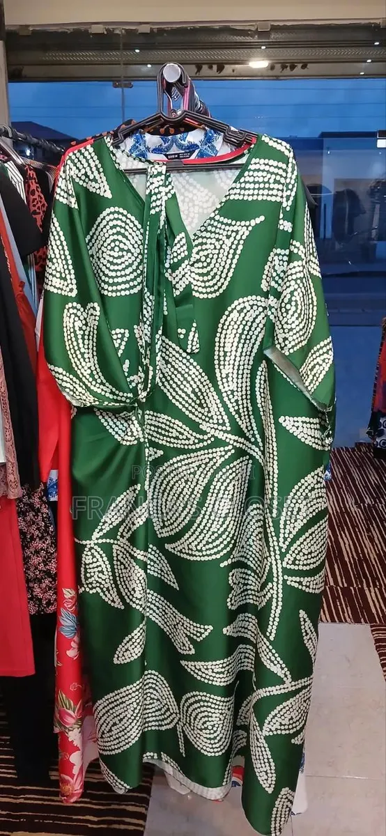 Women's v -Neck White Leaf / Botanical Pattern Dress · Photo 1