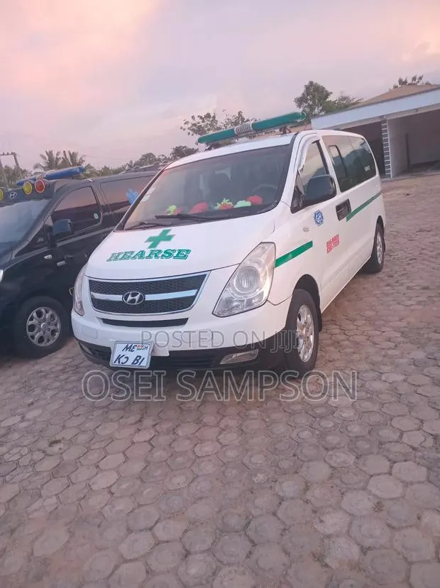 Hyundai H1 2015 White · Photo 1