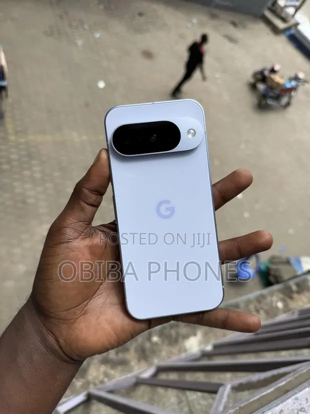 Google Pixel 10 5G 256 GB White · Photo 1