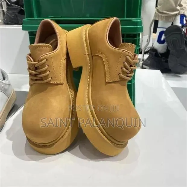 Balenciaga Sneakers · Photo 1