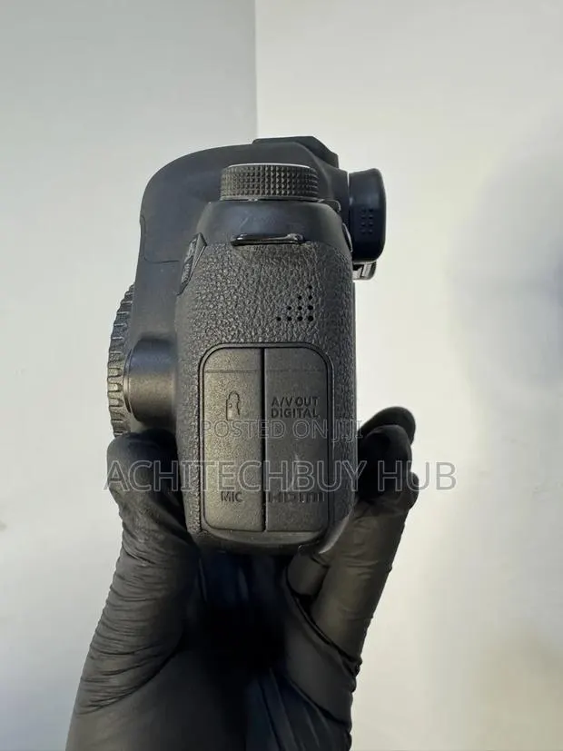 Canon 6d Full Frame DSLR Camera Body 98% New + Free Bag · Photo 2